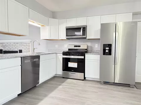Kitchen - 29212 E Nottingham, Warren, MI 48092 photo 2 of 4