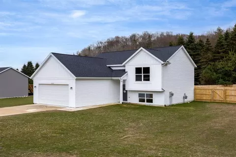 Exterior - 20645 Rolling Hls, Big Rapids, MI 49307 photo 3 of 4