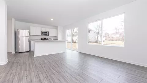 Living - 625 Loomis, Jackson, MI 49202 photo 5 of 6