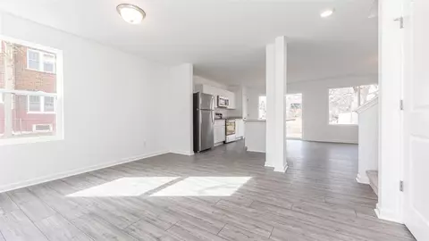 Living - 625 Loomis, Jackson, MI 49202 photo 3 of 6