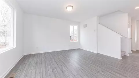 Living - 625 Loomis, Jackson, MI 49202 photo 6 of 6