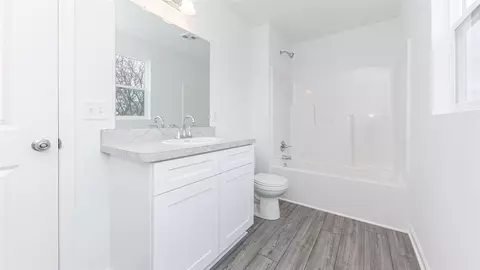 Bath - 625 Loomis, Jackson, MI 49202 photo 2 of 2