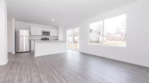Living - 809 Maltby, Jackson, MI 49202 photo 5 of 6