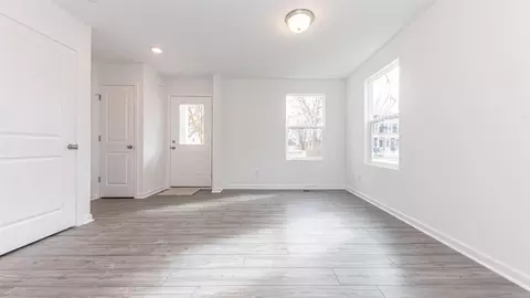 Living - 809 Maltby, Jackson, MI 49202 photo 4 of 6