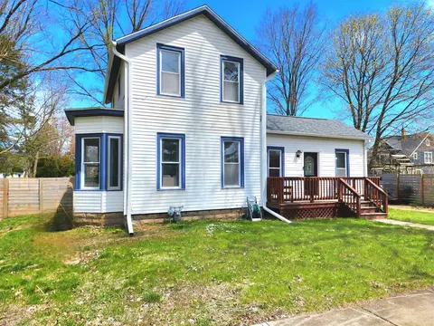 224 Union, Plainwell, MI 49080 photo 2