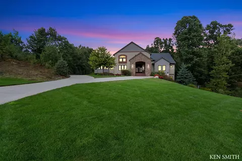3861 Woodstream, Grand Rapids, MI 49534