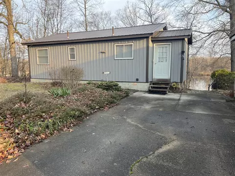 Exterior - 1515 E Beechwood, White Cloud, MI 49349 photo 4 of 10