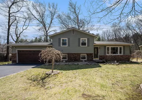 30429 62nd, Lawton, MI 49065