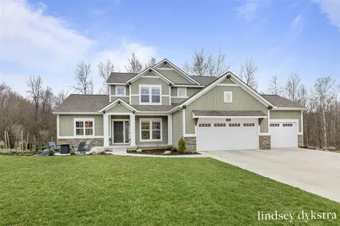 9360 Sunset Rdg, Rockford, MI 49341