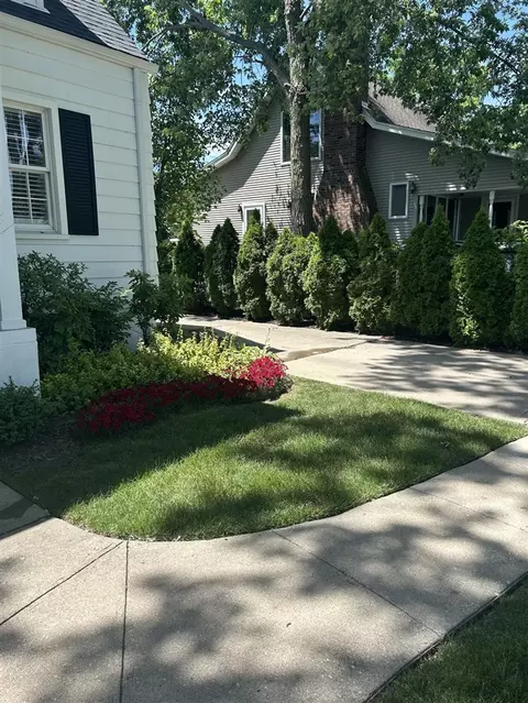 Exterior - 25519 Gibraltar, Flat Rock, MI 48134 photo 8 of 12