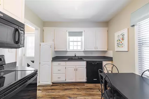 Kitchen - 25519 Gibraltar, Flat Rock, MI 48134 photo 1 of 3