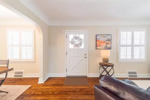 Entry Way - 25519 Gibraltar, Flat Rock, MI 48134 photo 1 of 5