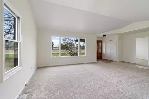 Living - 9363 E Michigan, Jackson, MI 49201 photo 2 of 5