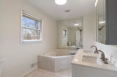 Bath - 9363 E Michigan, Jackson, MI 49201 photo 3 of 6