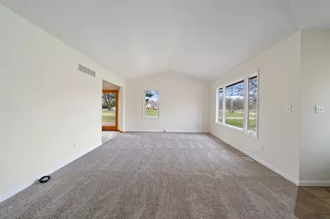 Living - 9363 E Michigan, Jackson, MI 49201 photo 4 of 5