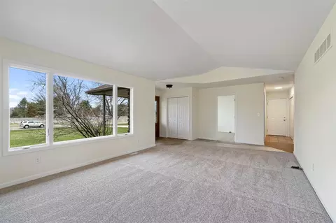 Living - 9363 E Michigan, Jackson, MI 49201 photo 3 of 5
