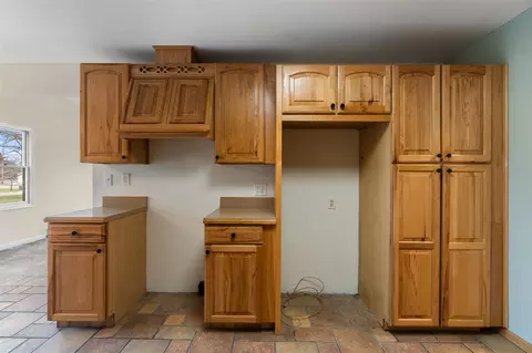 Kitchen - 9363 E Michigan, Jackson, MI 49201 photo 5 of 5