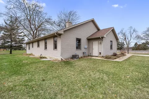 Exterior - 9363 E Michigan, Jackson, MI 49201 photo 10 of 17