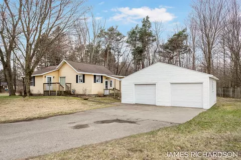 8793 146th, West Olive, MI 49460