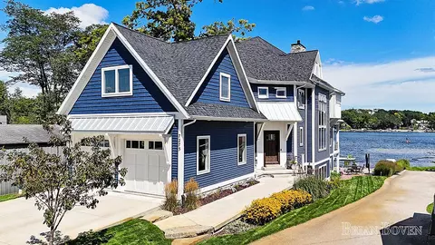 7275 Peninsula, Rockford, MI 49341