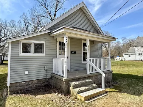 711 Williams, Belding, MI 48809 photo 3