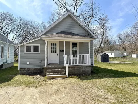 711 Williams, Belding, MI 48809 photo 2