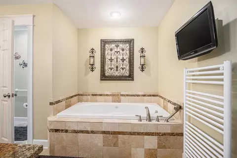 Bath - 284 Riverview, Douglas, MI 49406 photo 4 of 7