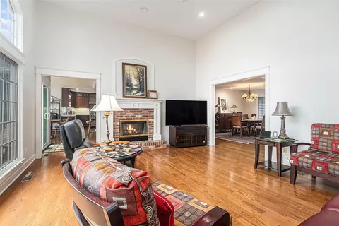 Living - 284 Riverview, Douglas, MI 49406 photo 2 of 5