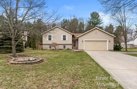 2065 Pleasant Oak Dr, Muskegon, MI 49445