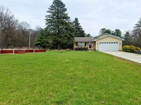 8785 Warner, Saline, MI 48176