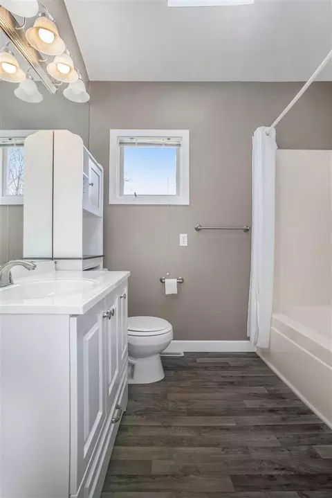 Bath - 3091 Hendee, Jackson, MI 49201 photo 1 of 1