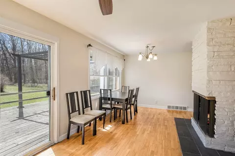 Dining - 3091 Hendee, Jackson, MI 49201 photo 1 of 1