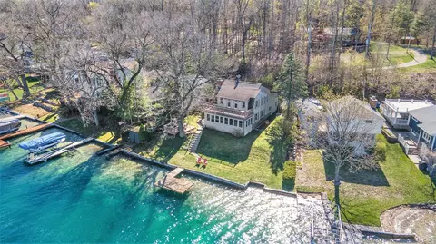 445 S Gull Lk, Richland, MI 49083