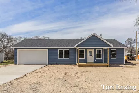 809 N Edgewood, Greenville, MI 48838
