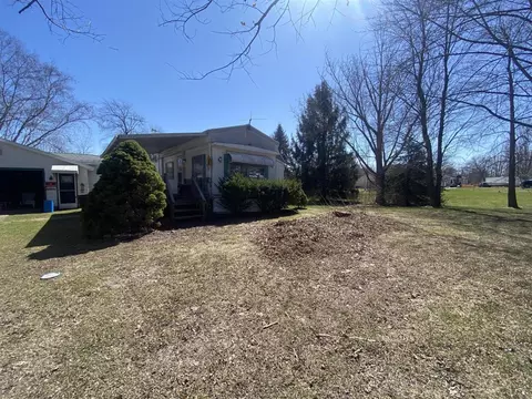 942 Shaw, Casnovia, MI 49318