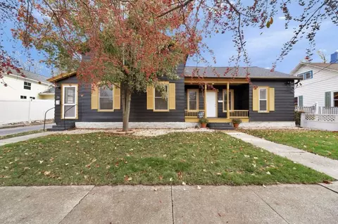 28 S Fremont, Rockford, MI 49341