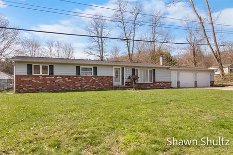2715 W B, Plainwell, MI 49080