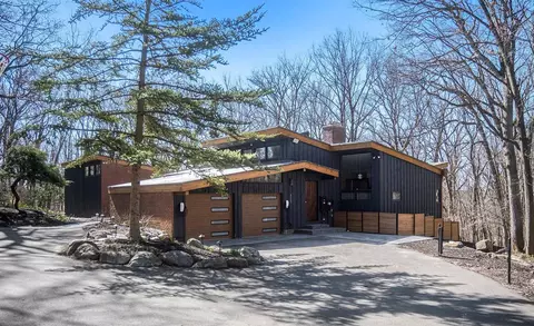 855 Country Clb, Ann Arbor, MI 48105