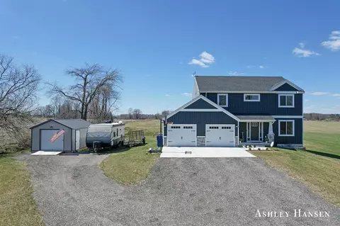 12727 Peach Rdg, Kent City, MI 49330