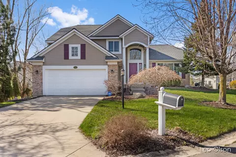935 Thornapple Clb, Ada, MI 49301