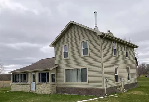3740 N Jerome, North Adams, MI 49262
