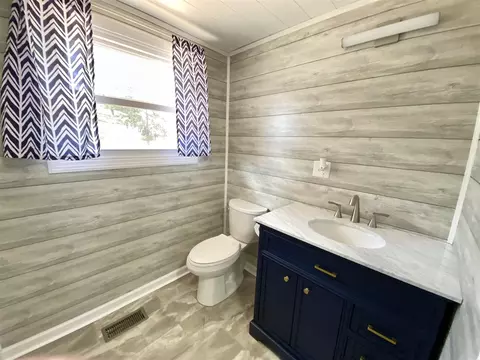 Bath - 2726 Clark, Jackson, MI 49202 photo 2 of 5