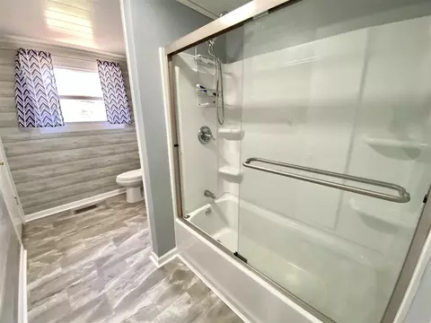 Bath - 2726 Clark, Jackson, MI 49202 photo 3 of 5
