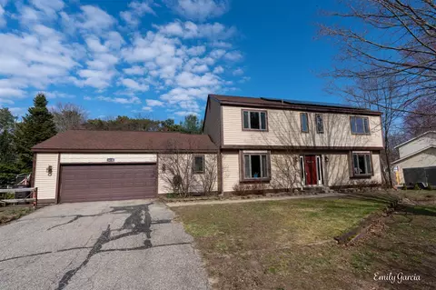 14130 Deer Cove Dr, Holland, MI 49424