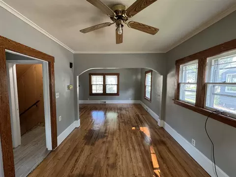 Living - 603 7th, Jackson, MI 49203 photo 4 of 4