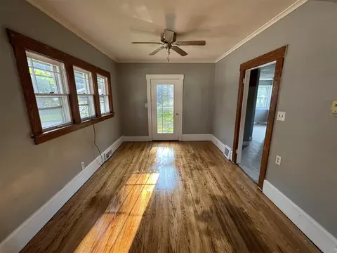 Living - 603 7th, Jackson, MI 49203 photo 3 of 4