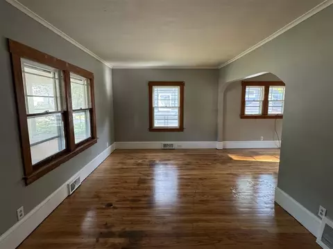 Living - 603 7th, Jackson, MI 49203 photo 1 of 4