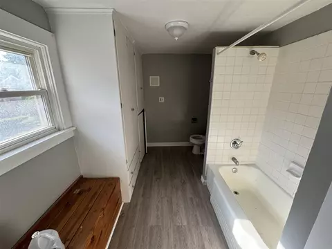 Bath - 603 7th, Jackson, MI 49203 photo 3 of 3
