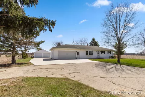 8755 S Francis, Dewitt, MI 48820 photo 2