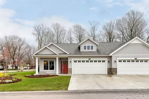 995 Maplewood, Holland, MI 49423